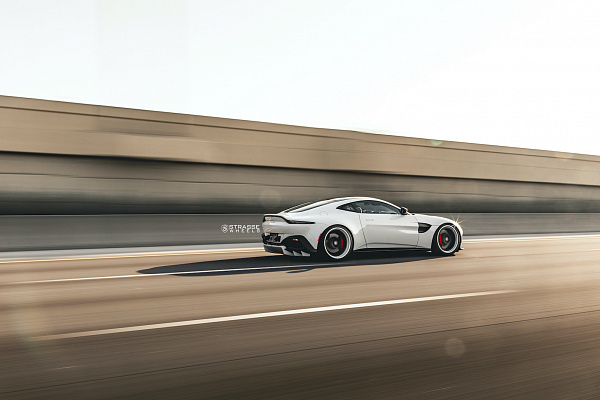 Фото дисков Strasse Wheels SV1T Deep Concave FS Другой цвет на Aston Martin Vantage 2
