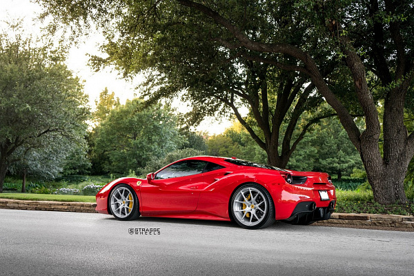 Фото дисков Strasse Wheels SM5R Deep Concave Monoblock Глянцевый лак на Ferrari 488