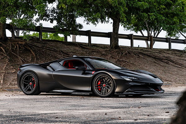 Фото дисков Strasse Wheels SV4-RS Deep Concave FS Черный сатин на Ferrari SF90