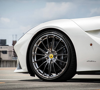 Фото дисков HRE P103 на Ferrari F12