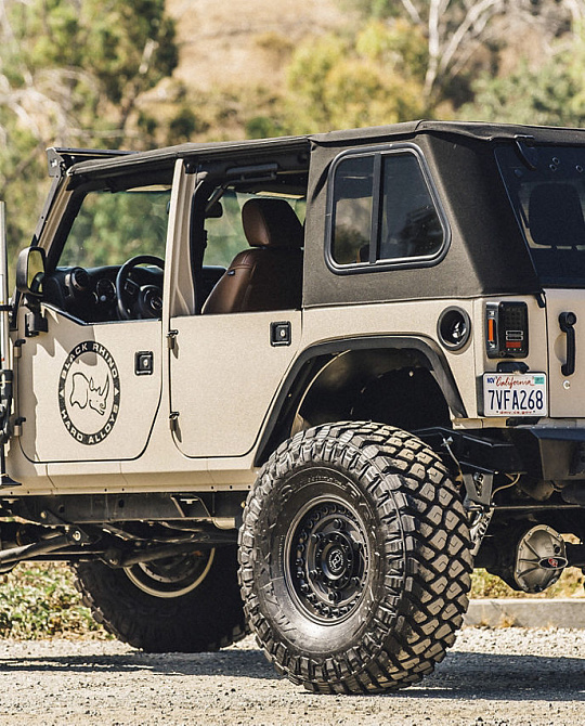Фото дисков ARMORY Черный матовый на Jeep Wrangler III (JK)