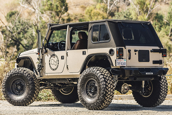 Фото дисков Black Rhino ARMORY Черный матовый на Jeep Wrangler III (JK)