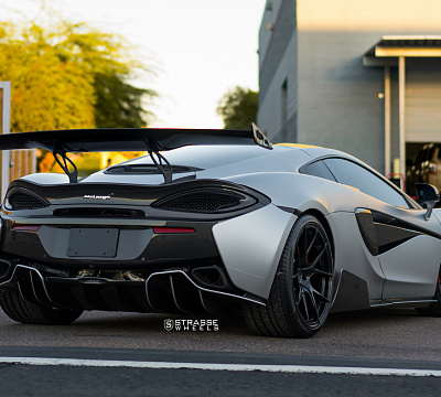 Фото дисков Strasse Wheels SM5R Deep Concave Monoblock на McLaren 570S