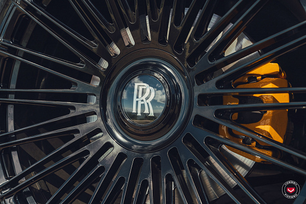 Фото дисков Vossen S17-14 Черный глянец на Rolls-Royce Cullinan