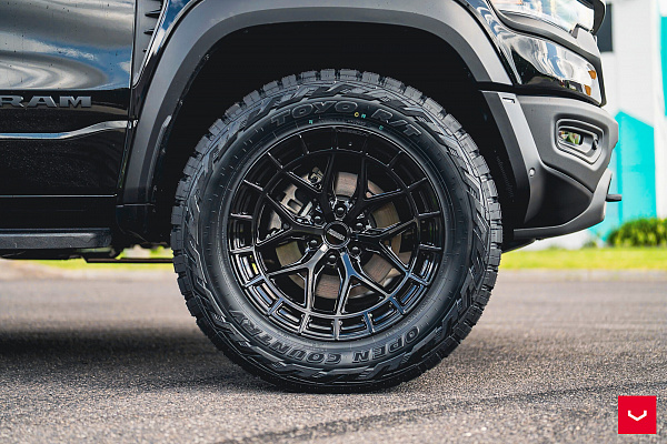 Фото дисков Vossen HFX-1 (6-Lug) Черный глянец на Ram 1500 V