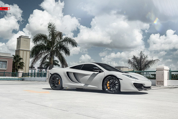 Фото дисков Anrky AN24 Черный глянец на McLaren 12C
