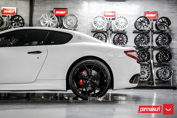 Фото дисков Vossen HF-5 Черный глянец на Maserati GranTurismo I