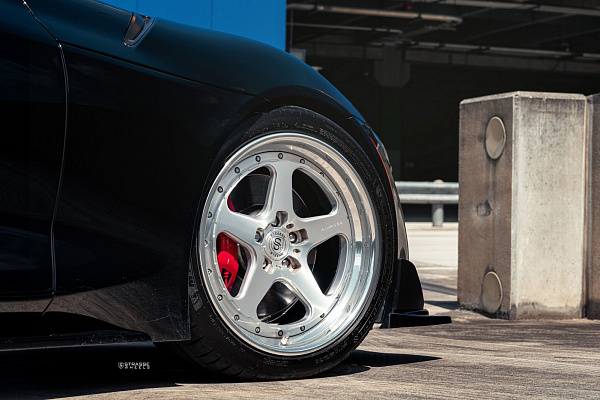 Фото дисков Strasse Wheels S5 Track Глянцевый лак на Toyota Supra A90