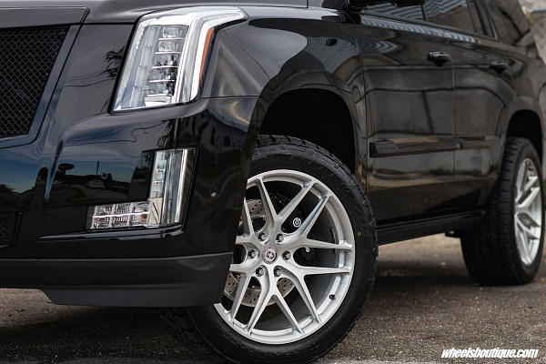 Фото дисков HRE P161 Глянцевый лак на Cadillac Escalade IV