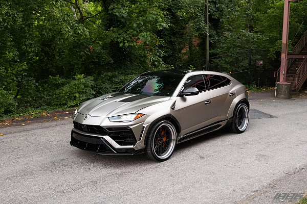 Фото дисков 1886 Wheels S007 Черный глянец на Lamborghini Urus
