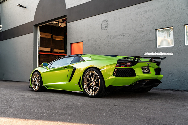 Фото дисков HRE S201H Глянцевое золото на Lamborghini Aventador