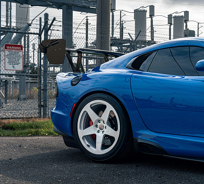 Фото дисков HRE 305M на Dodge Viper