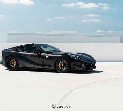 Фото дисков Anrky AN38 на Ferrari 812