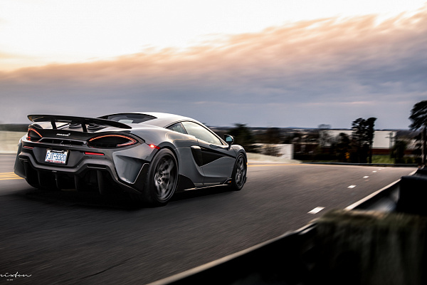 Фото дисков Brixton Forged PF9 Сатиновый графит на McLaren 600