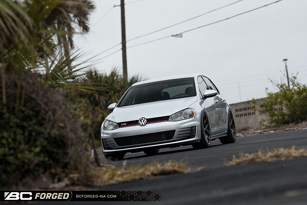 Фото дисков BC Forged HCS21 Глянцевый темный лак на Volkswagen Golf VII