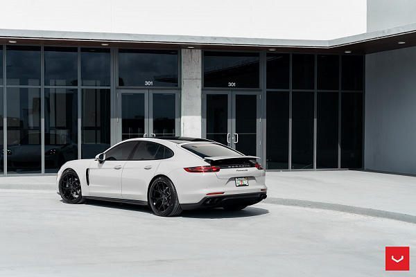 Фото дисков Vossen HF-5 Черный глянец на Porsche Panamera II