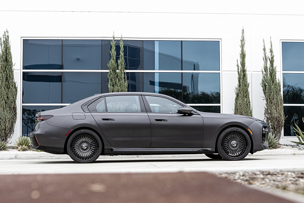 Фото дисков Savini SL10 Черный матовый на BMW 7 (G70)