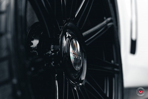 Фото дисков Vossen S17-12 Черный глянец на Land Rover Range Rover V
