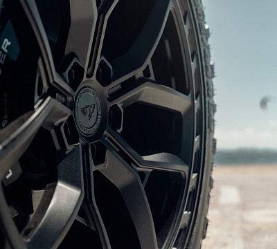 Фото дисков Vossen UV-X на Land Rover Defender II
