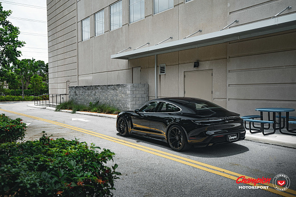 Фото дисков Vossen RS92 Черный глянец на Porsche Taycan I