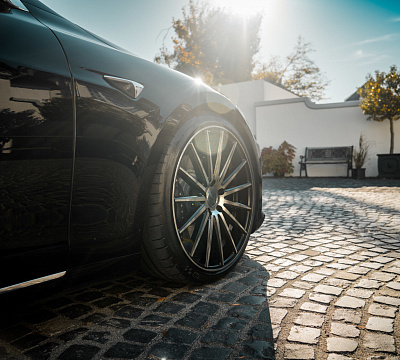 Фото дисков Vossen VFS-2 на Tesla Model S