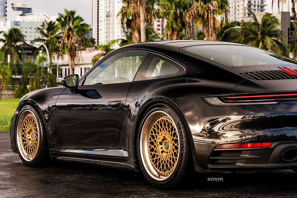 Фото дисков Strasse Wheels SC20 Track Сатиновое золото на Porsche 911 VIII