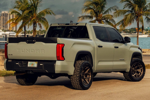 Фото дисков 4PLAY 4P83 Сатиновая темная медь на Toyota Tundra III