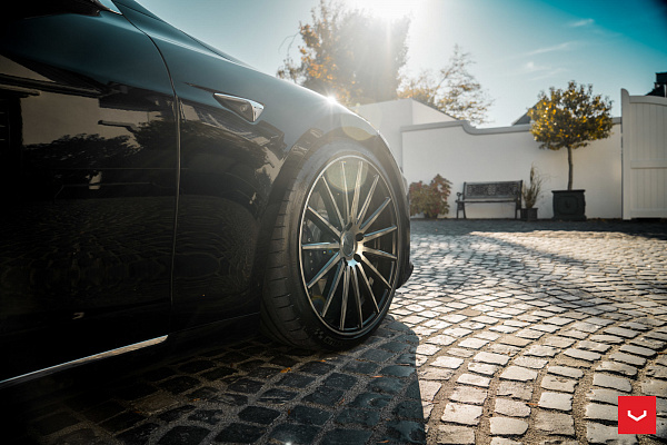 Фото дисков Vossen VFS-2 Глянцевый темный лак на Tesla Model S