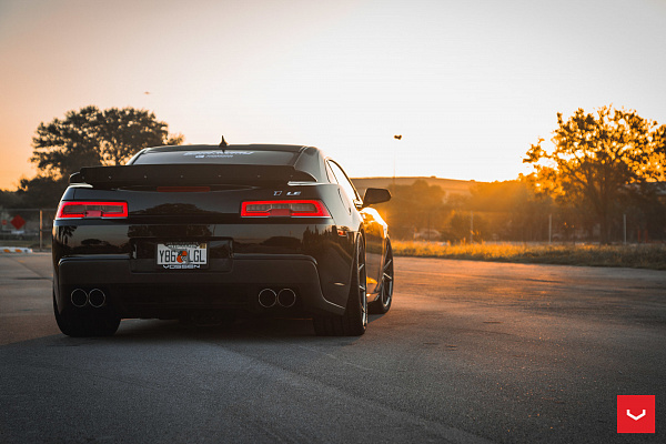 Фото дисков Vossen VFS-10 Глянцевый графит на Chevrolet Camaro V