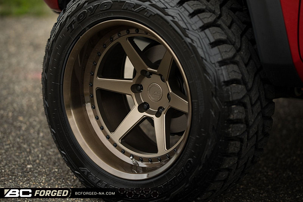 Фото дисков BC Forged LE61 // MLE61 Сатиновая бронза на Toyota Tacoma III