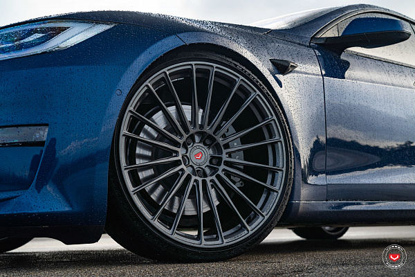 Фото дисков Vossen S17-04 Глянцевый графит на Tesla Model S