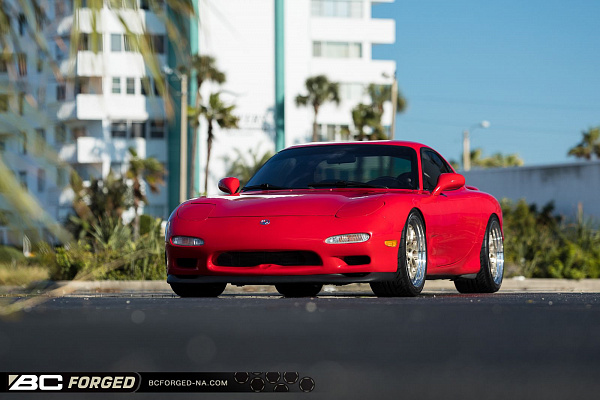 Фото дисков BC Forged LE81 // MLE81 Глянцевая шампань на Mazda RX-7 III