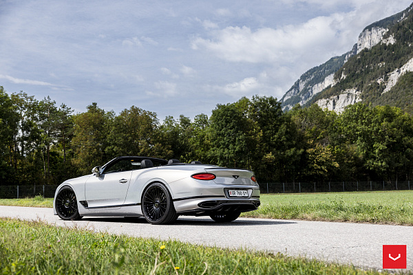 Фото дисков Vossen HF-8 Черный глянец на Bentley Continental GT III