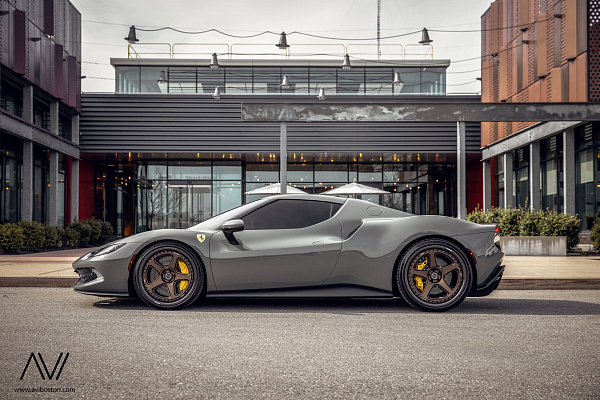 Фото дисков Brixton Forged TR05 Сатиновая бронза на Ferrari 296