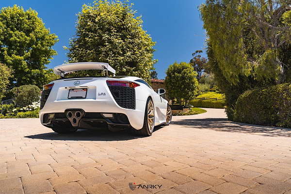 Фото дисков Anrky AN30 Сатиновое золото на Lexus LFA