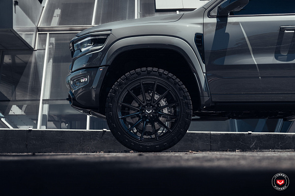 Фото дисков Vossen VFX-01 Черный глянец на Ram 1500 V