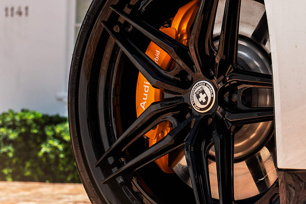 Фото дисков HRE S107SC Черный глянец на Audi E-tron GT