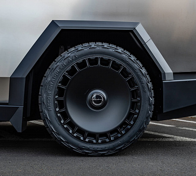 Фото дисков Brixton Forged LX15 на Tesla Cybertruck