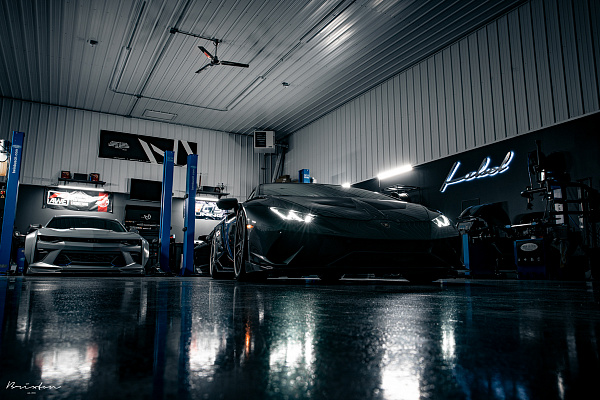 Фото дисков Brixton Forged VL1 Сатиновый темный лак на Lamborghini Huracan