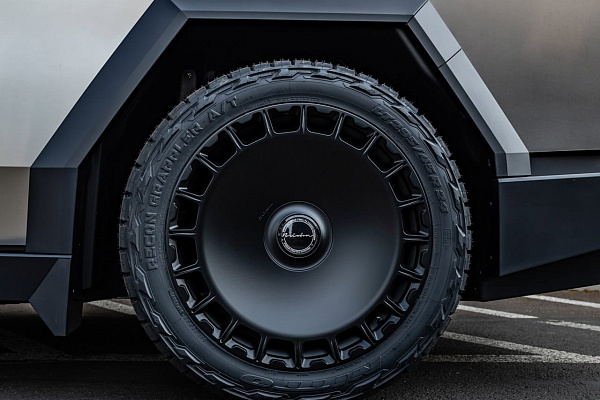 Фото дисков Brixton Forged LX15 Черный сатин на Tesla Cybertruck