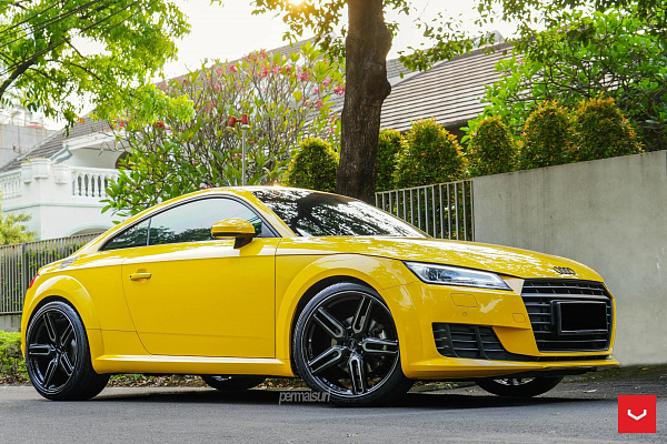 Фото дисков Vossen HF-1 Глянцевый темный лак на Audi TT (8S)