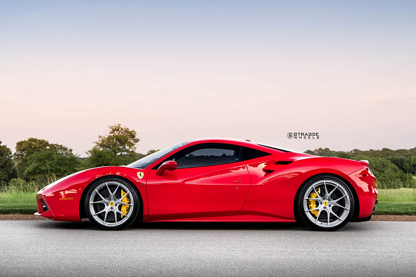 Фото дисков Strasse Wheels SM5R Deep Concave Monoblock Глянцевый лак на Ferrari 488