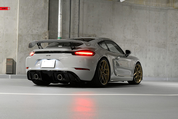 Porsche Cayman GT4
