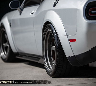 Фото дисков BC Forged LE05 // MLE05 на Dodge Challenger III