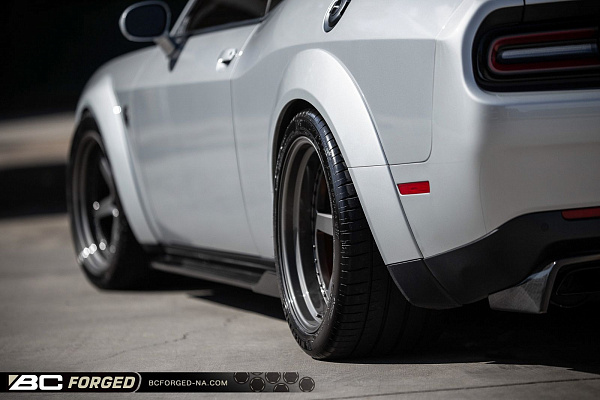 Фото дисков BC Forged LE05 // MLE05 Матовый графит на Dodge Challenger III