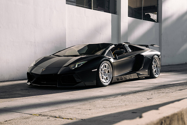 Фото дисков HRE 454 GTM Глянцевый лак на Lamborghini Aventador