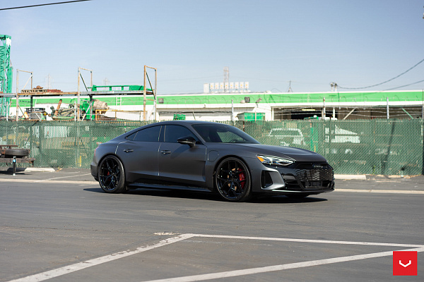 Фото дисков Vossen HF-5 Черный глянец на Audi E-tron GT