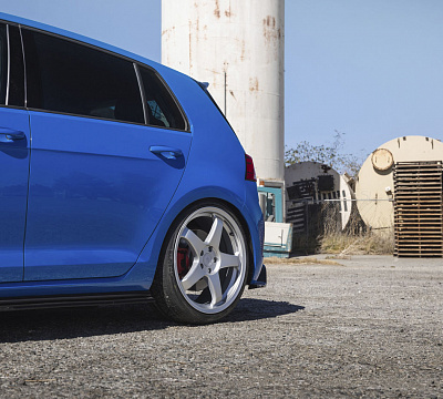 Фото дисков Motegi Racing CS5 на Volkswagen Golf VII