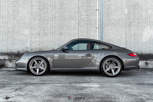 Фото дисков Anrky AN35 Глянцевый лак на Porsche 911 VI