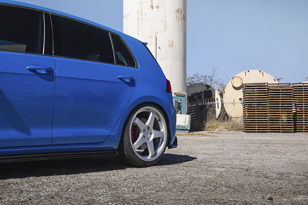 Фото дисков Motegi Racing CS5 Серебро на Volkswagen Golf VII